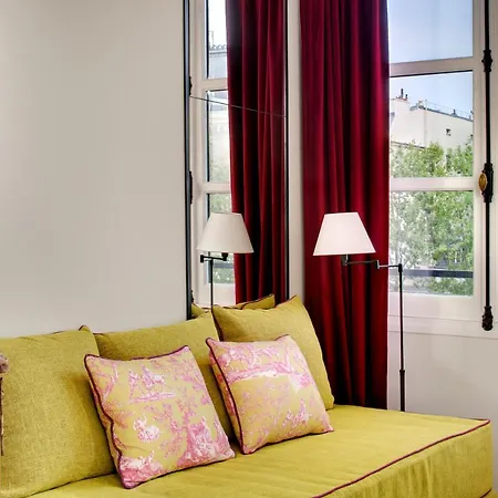 Les Rives De Notre-dame Hotel