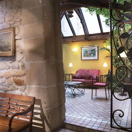 Les Rives De Notre-dame Hotel