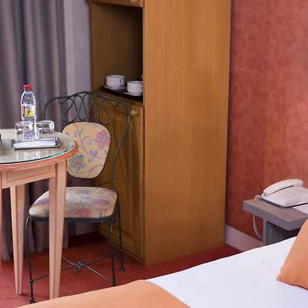 Les Rives De Notre-dame Hotel 4*