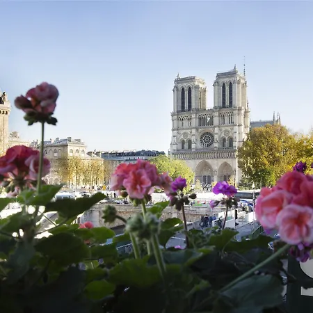 Les Rives De Notre-dame Hotel