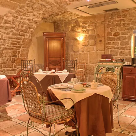 Les Rives De Notre-dame Hotel 4*