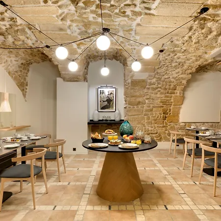 Hotel Les Rives De Notre-dame 4*