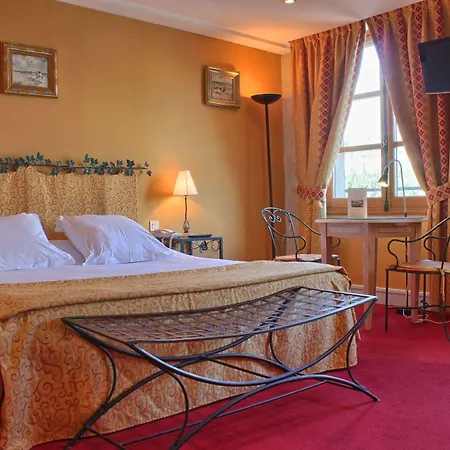 Les Rives De Notre-dame Hotel 4*