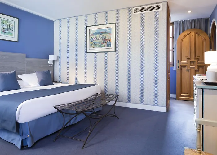 Les Rives De Notre-dame Hotel