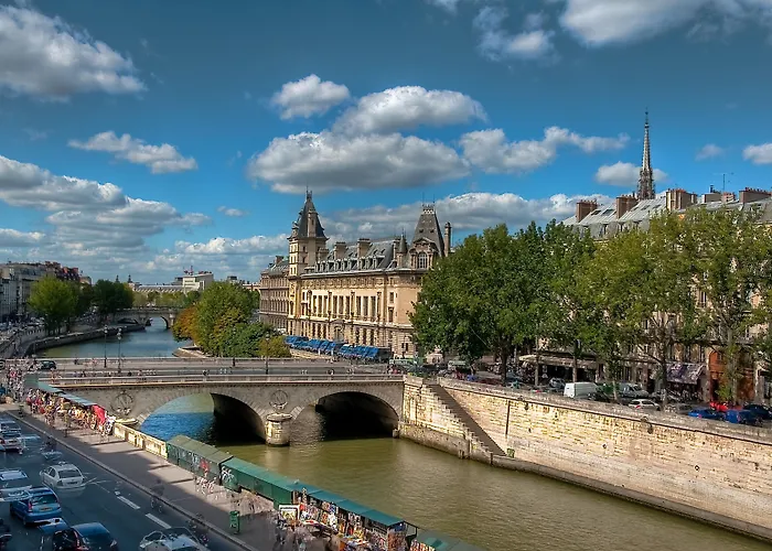 Hotel Les Rives De Notre-dame 4*