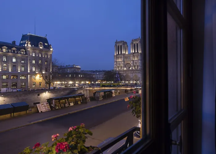 Hotel Les Rives De Notre-dame 4*