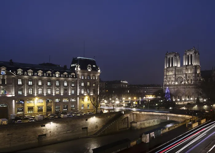 Hotel Les Rives De Notre-dame 4*