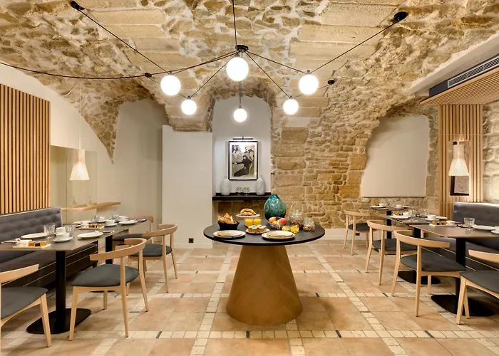 Hotel Les Rives De Notre-dame 4*