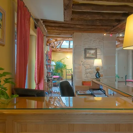 Les Rives De Notre-dame Отель 4*