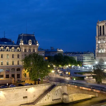 Les Rives De Notre-dame Отель 4*