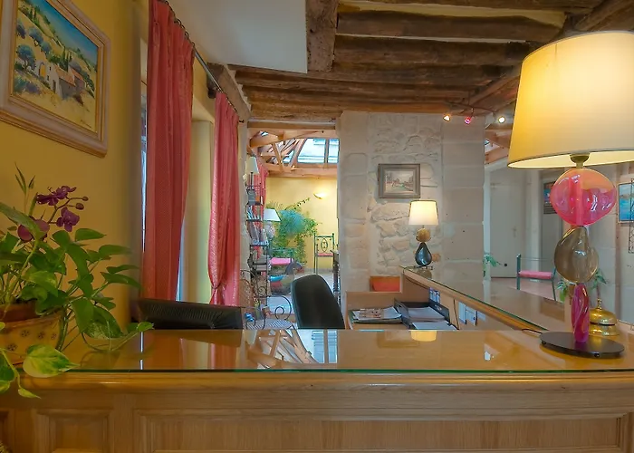 Les Rives De Notre-dame Отель 4*