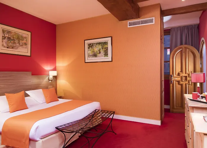 Les Rives De Notre-dame Отель 4*
