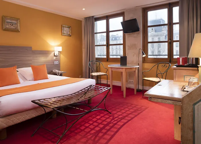 Les Rives De Notre-dame Отель 4*