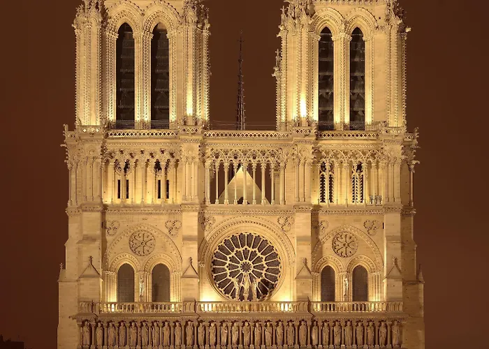 Les Rives De Notre-dame Отель 4*